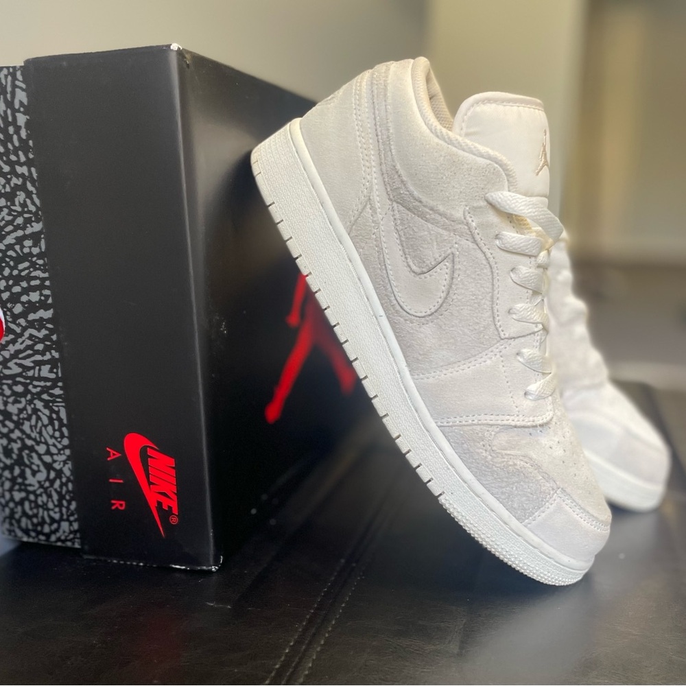 SOLD! Nike Air Jordan 1 Low SE Craft-  Size 7Y - Picture 7 of 9